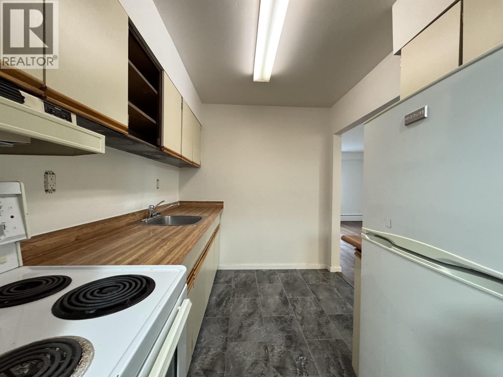 #203 1300 SUMMIT AVENUE - 7