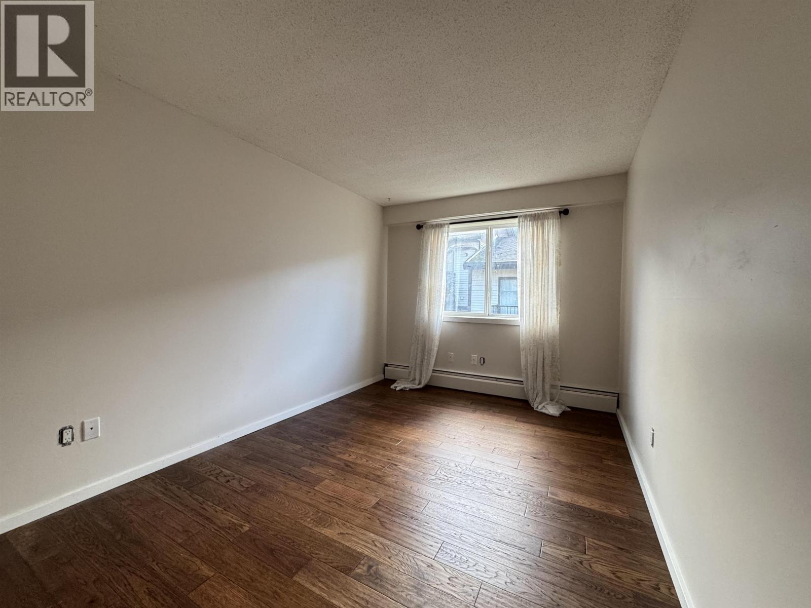 #203 1300 SUMMIT AVENUE - 14