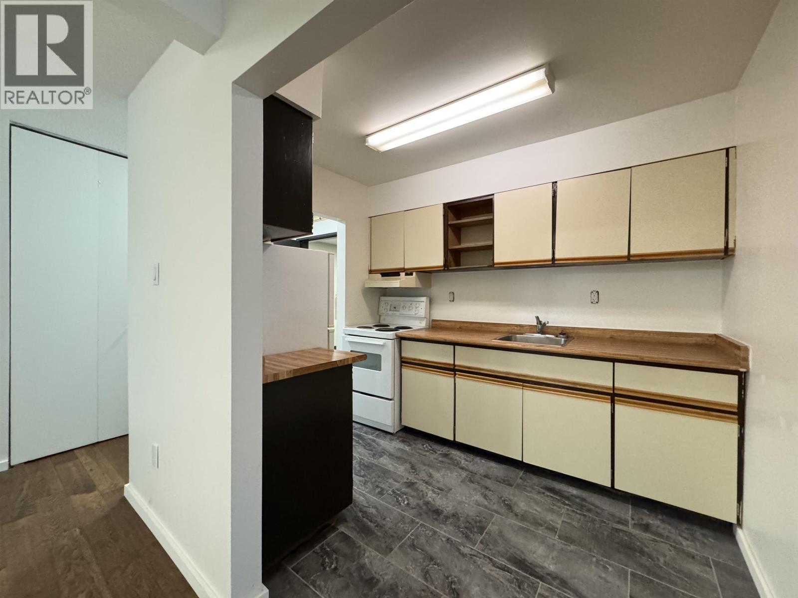 #203 1300 SUMMIT AVENUE - 6