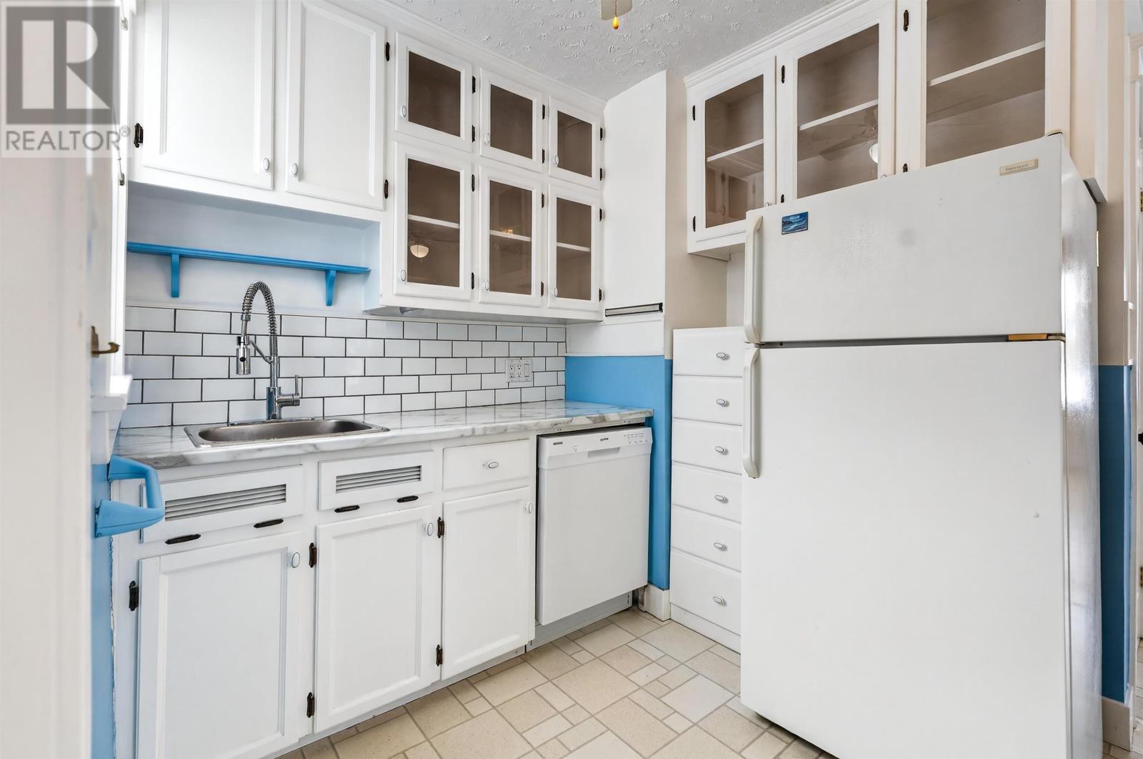276 South Drive - 5