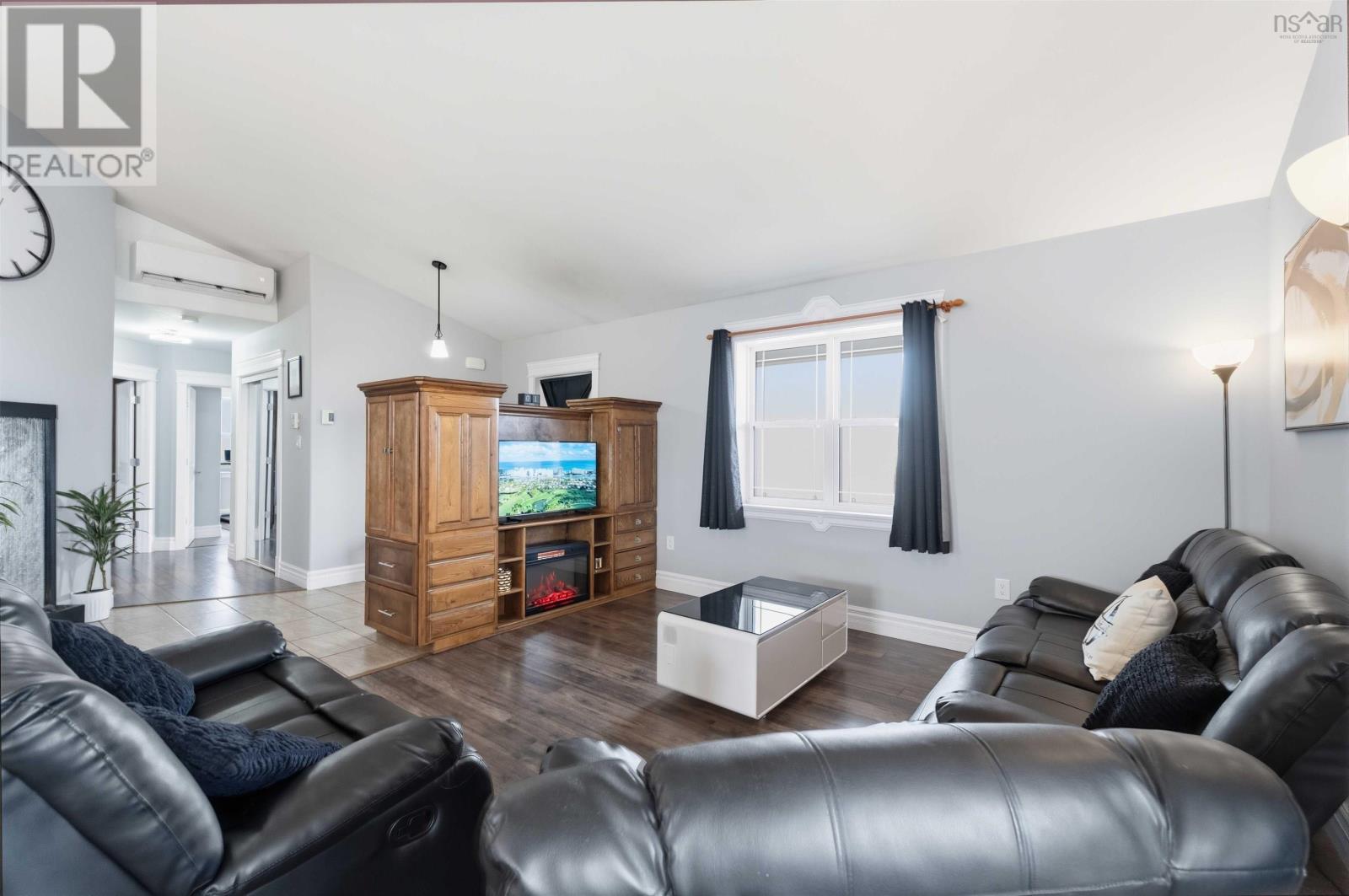 Property 20 of 43 of 1476 Highway 360