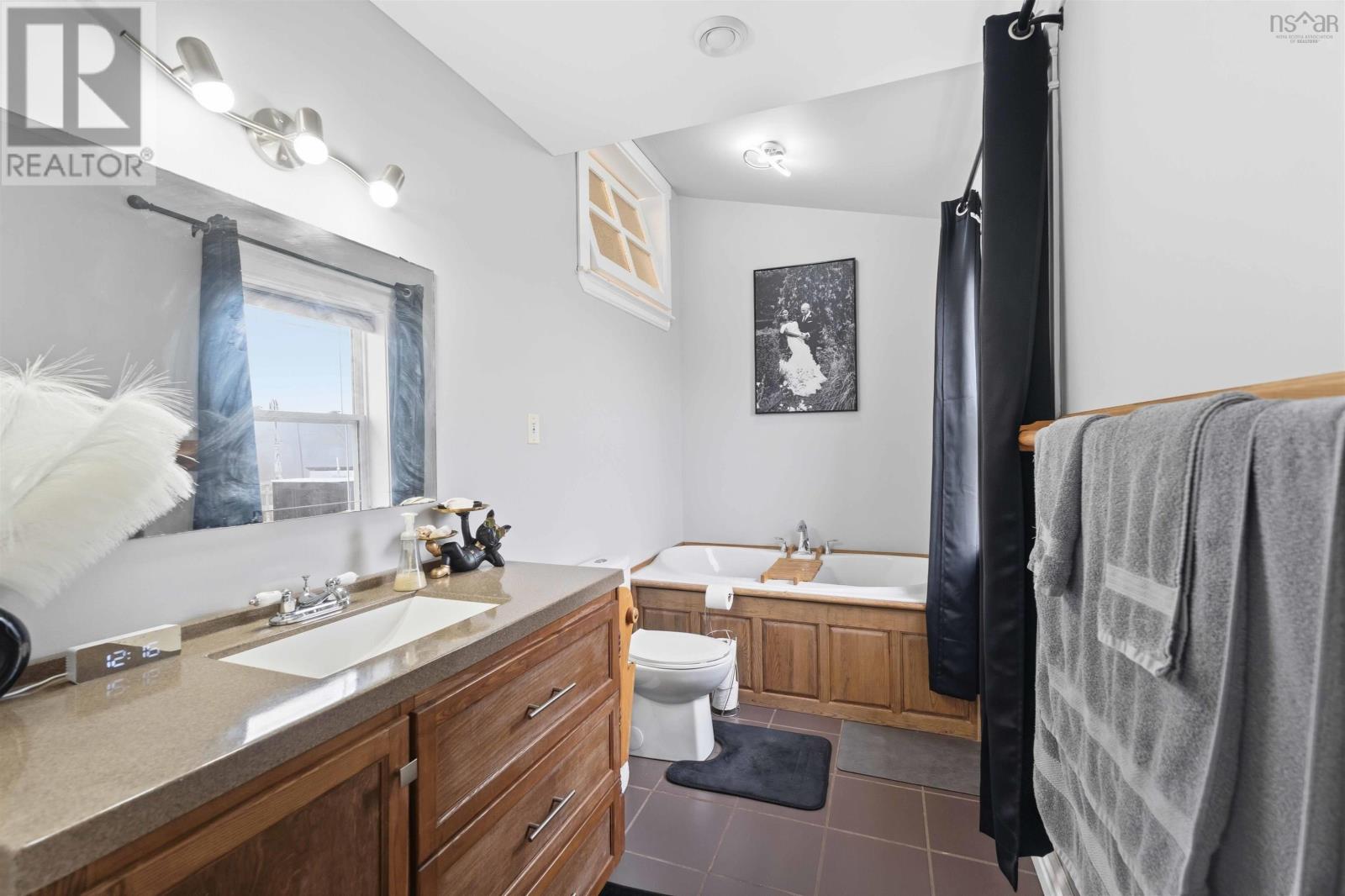 Property 25 of 43 of 1476 Highway 360