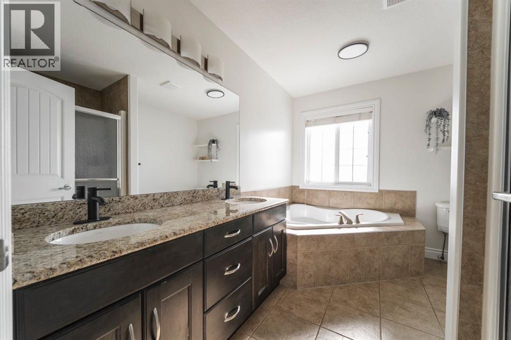 110 Pearl Bay, Fort McMurray