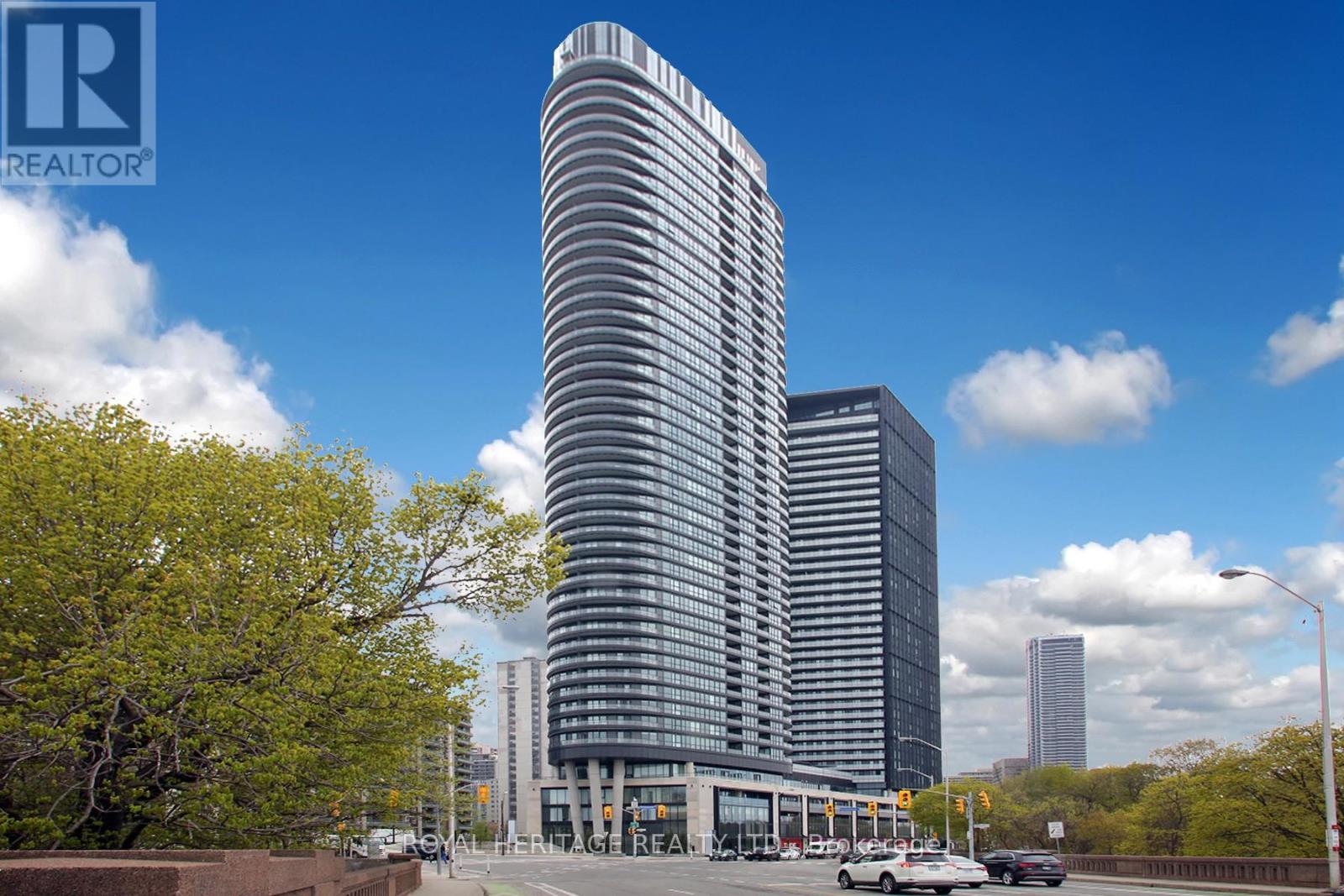 1921 - 585 BLOOR STREET E