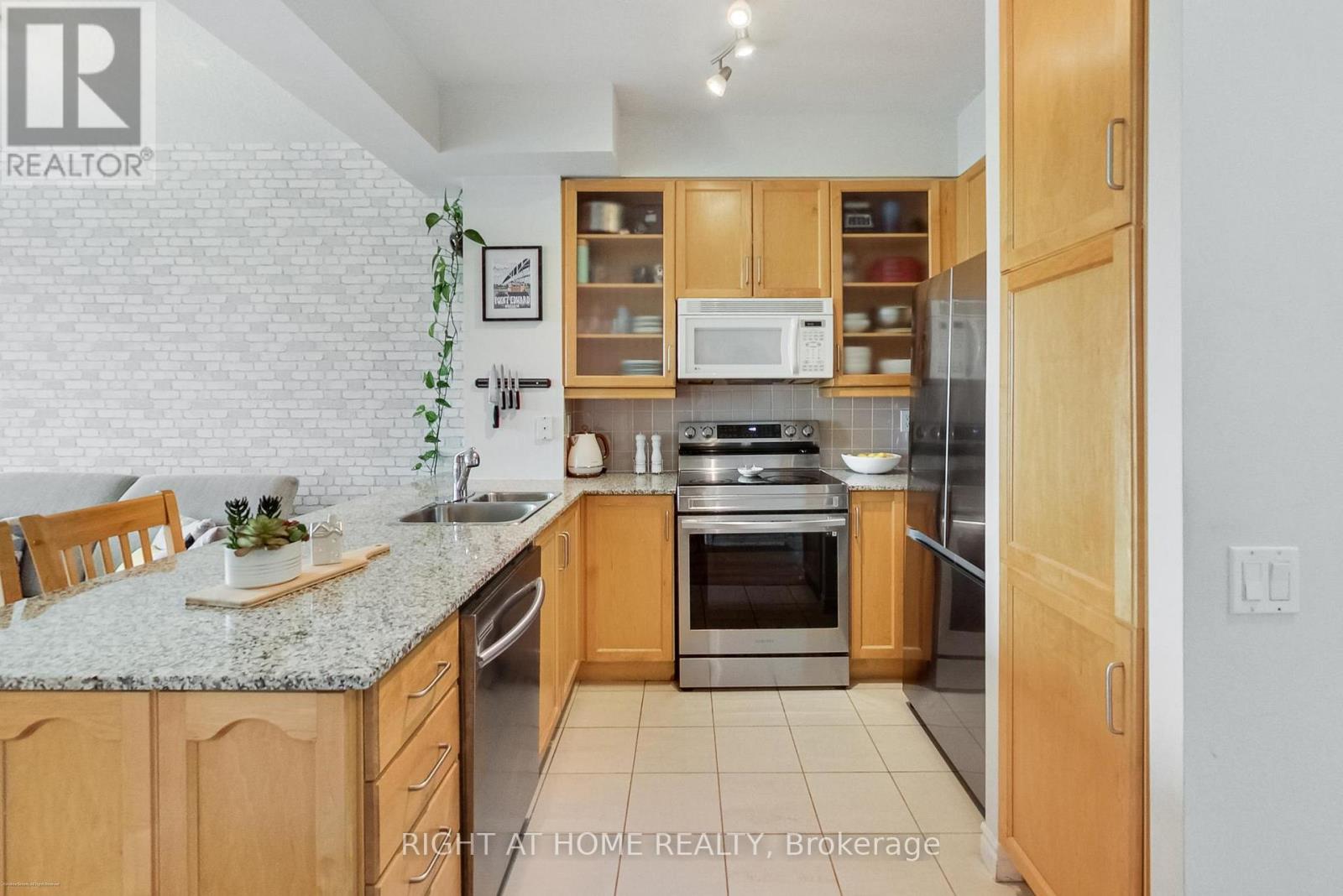 #308 60 BYNG AVENUE - 10