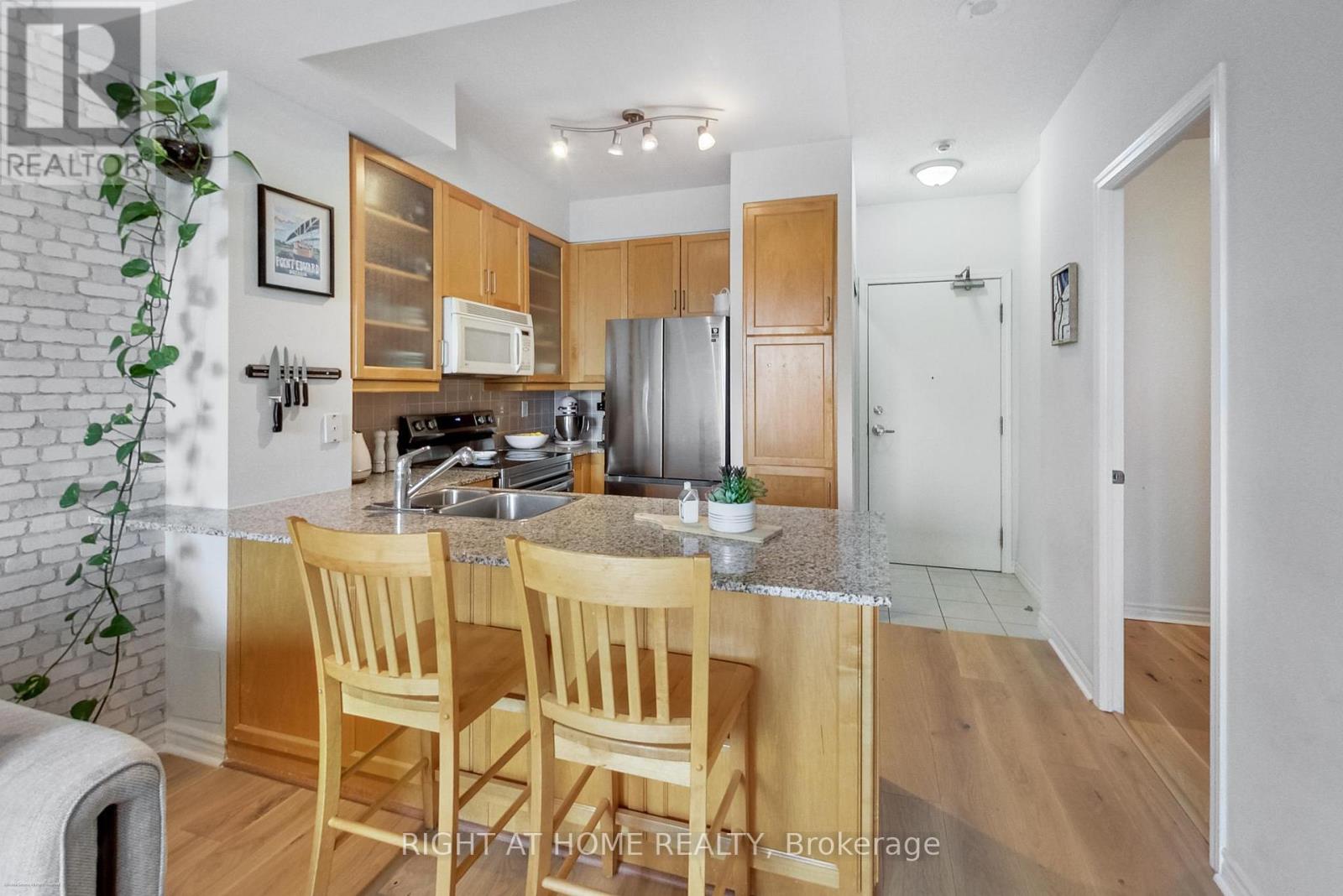 #308 60 BYNG AVENUE - 11
