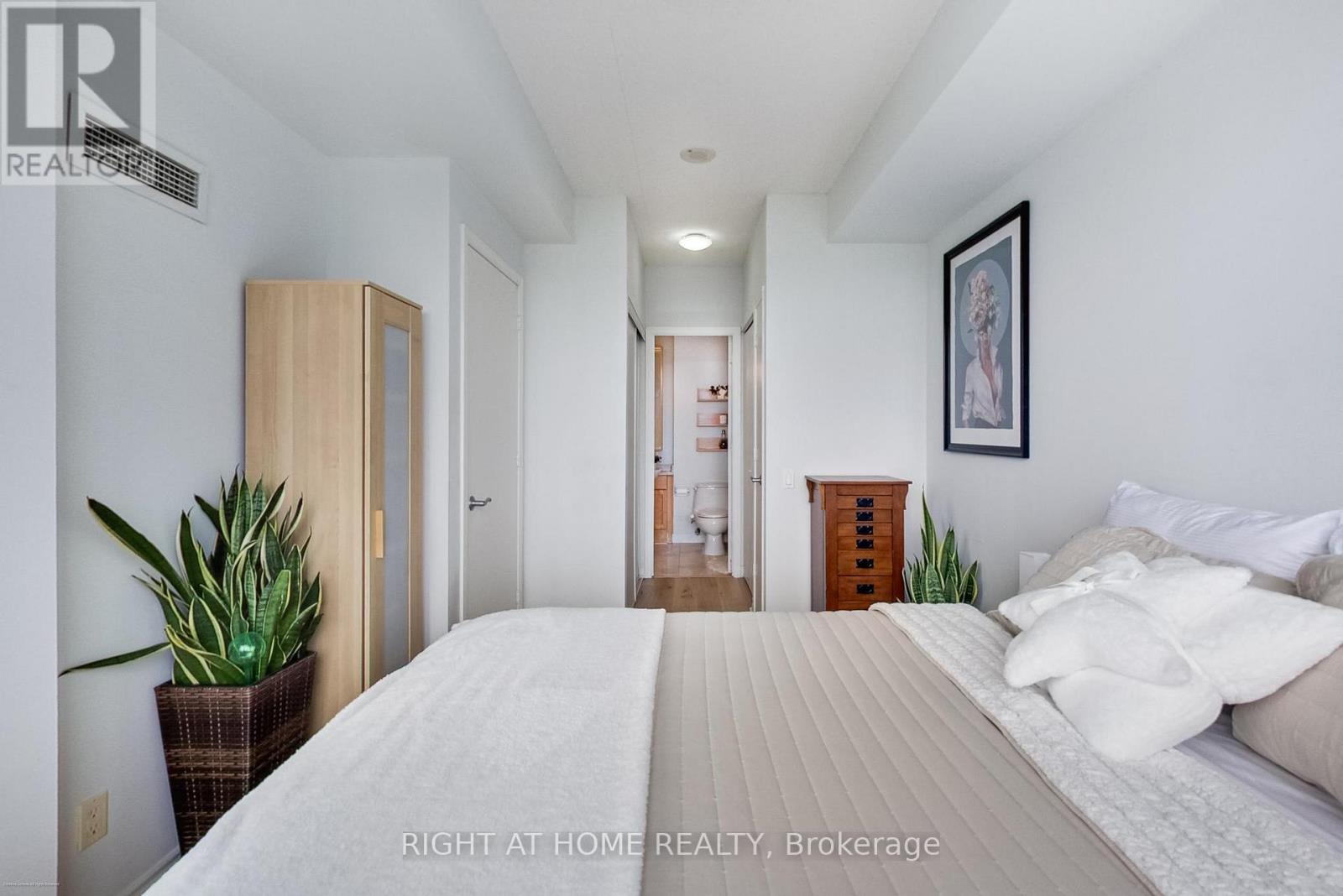 #308 60 BYNG AVENUE - 14