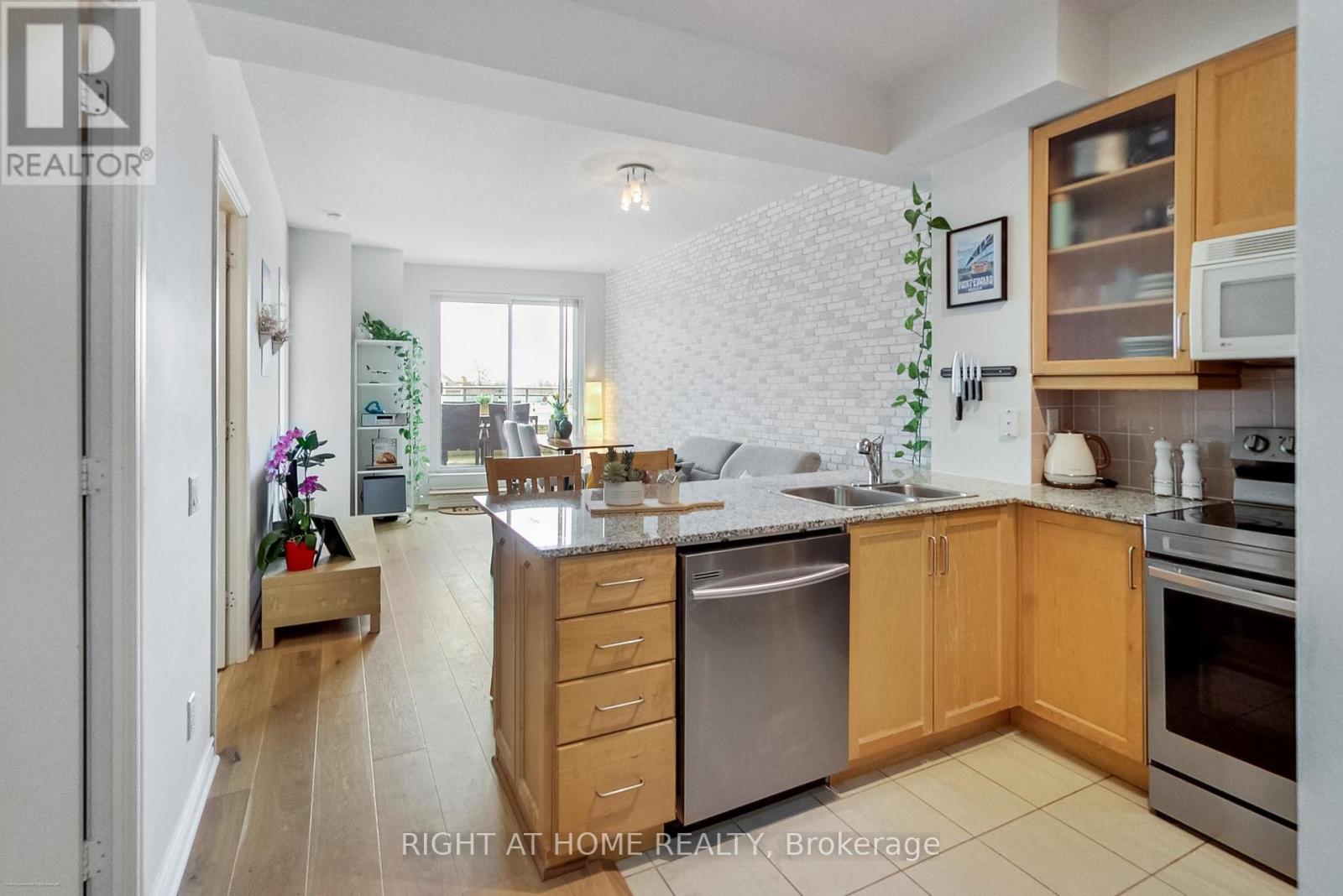 #308 60 BYNG AVENUE - 9