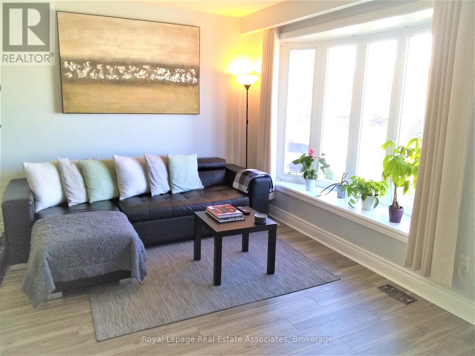 UPPER - 1492 SANDGATE CRESCENT