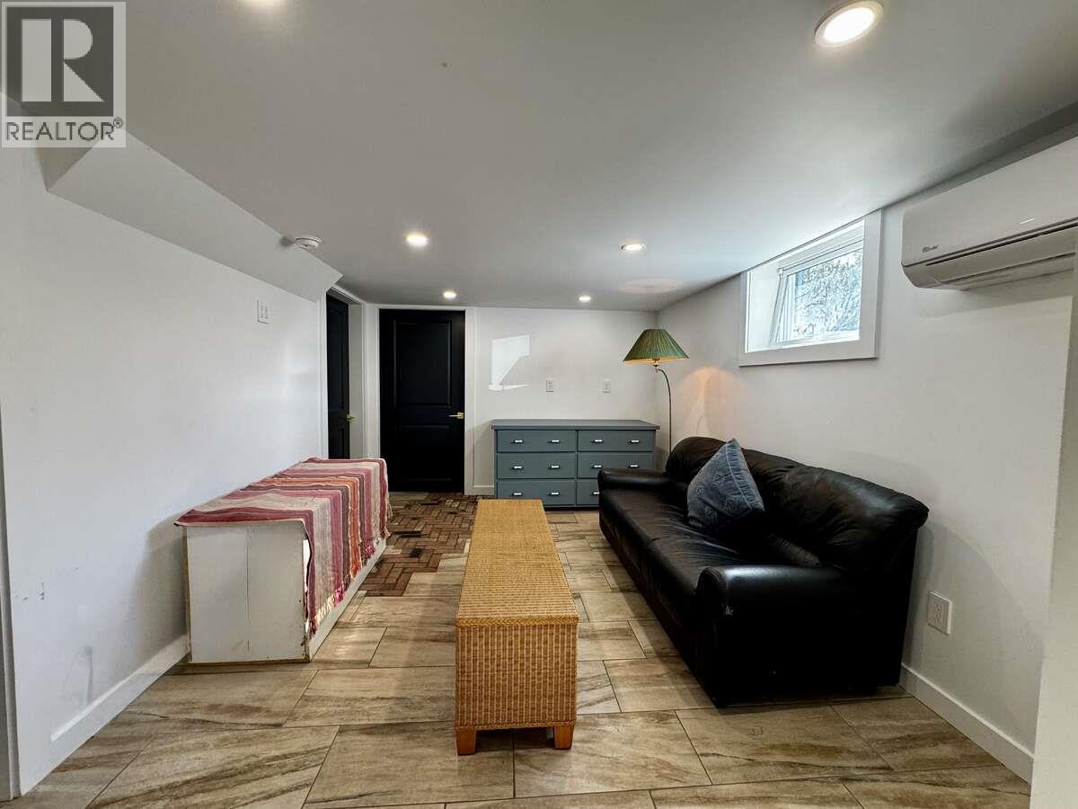 987 Kettle River Drive, Grand Forks