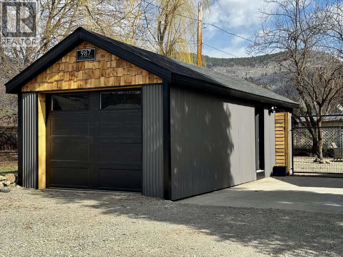 987 Kettle River Drive, Grand Forks