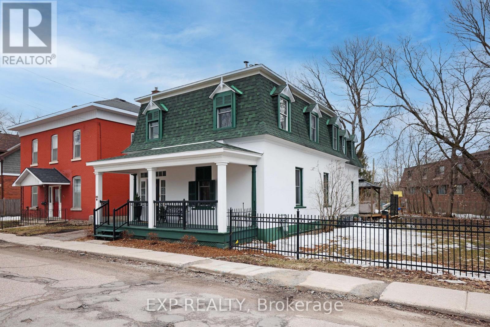 128 RENFREW AVENUE E