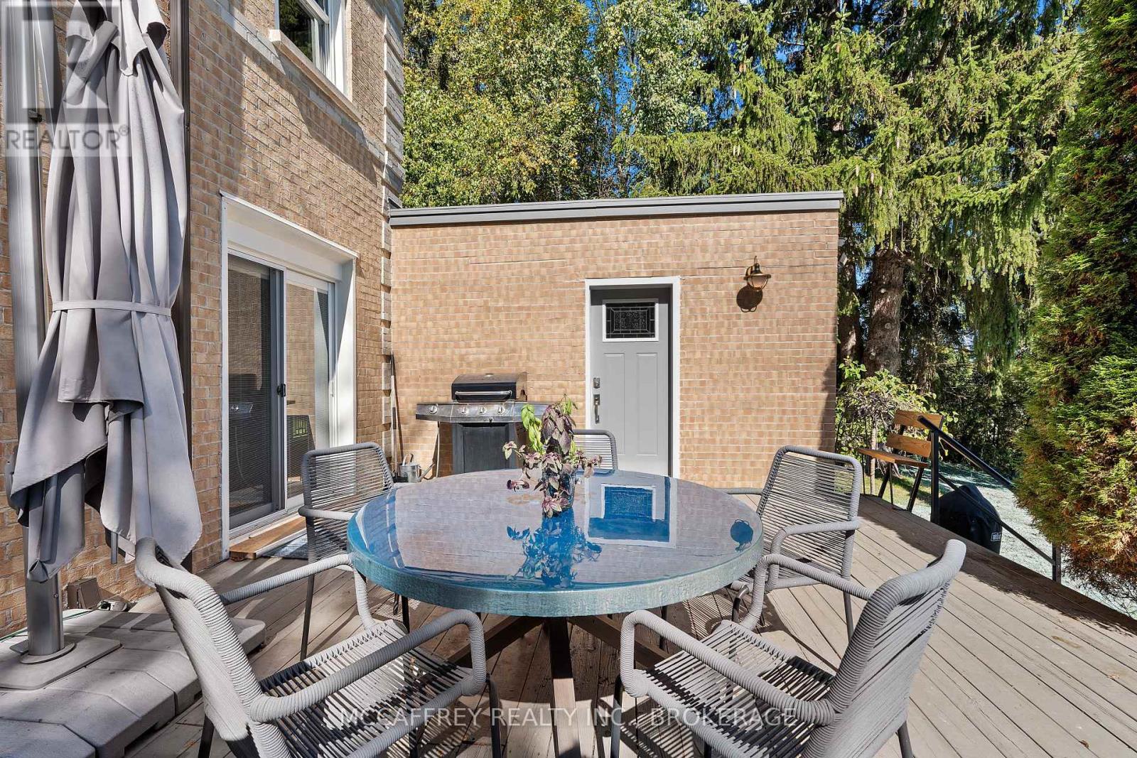 442 DUNDAS STREET W - 38