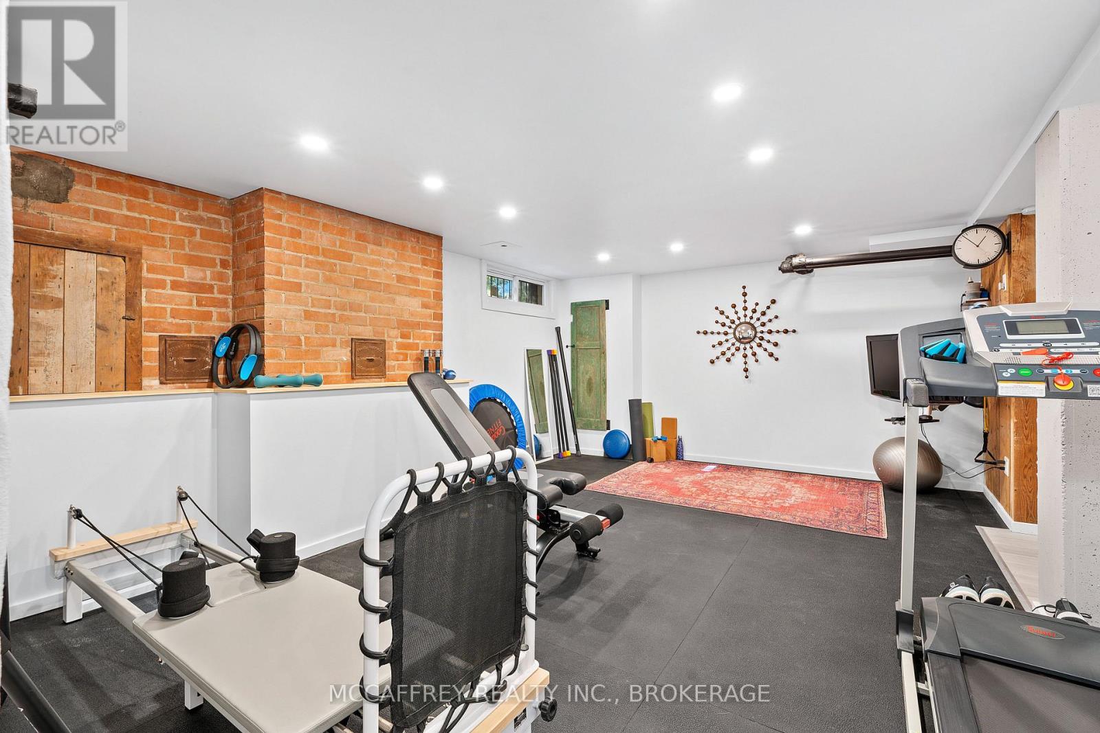 442 DUNDAS STREET W - 46