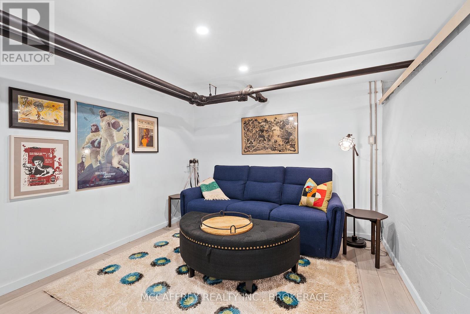 442 DUNDAS STREET W - 47