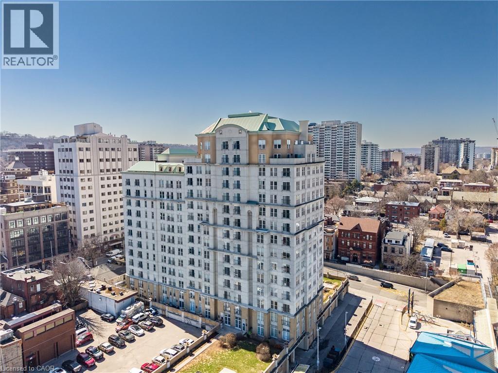 #910 135 JAMES STREET S - 33