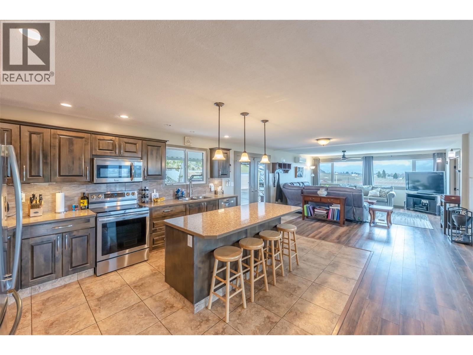 1418 FAIRVIEW Road, Oliver