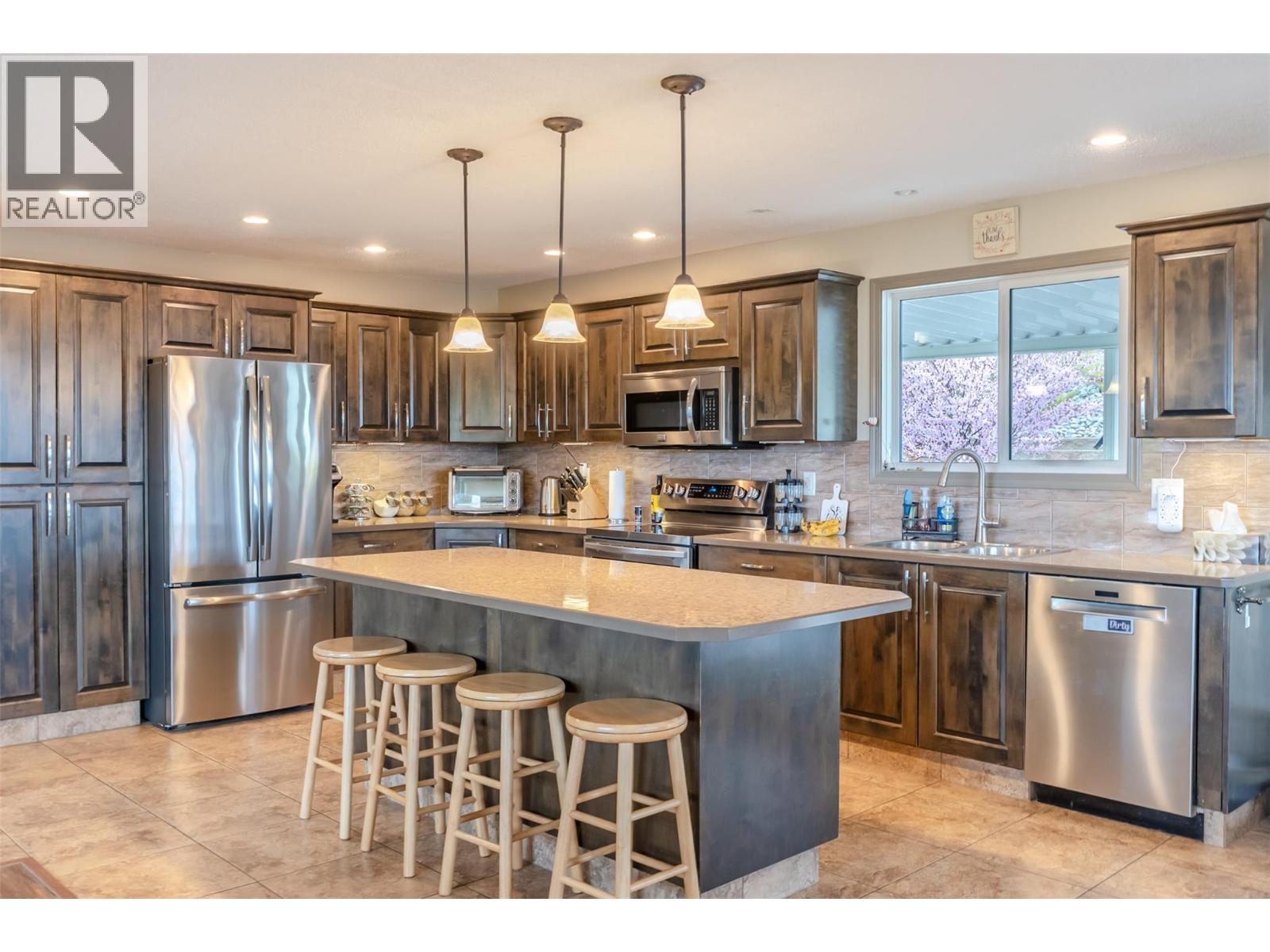 1418 FAIRVIEW Road, Oliver