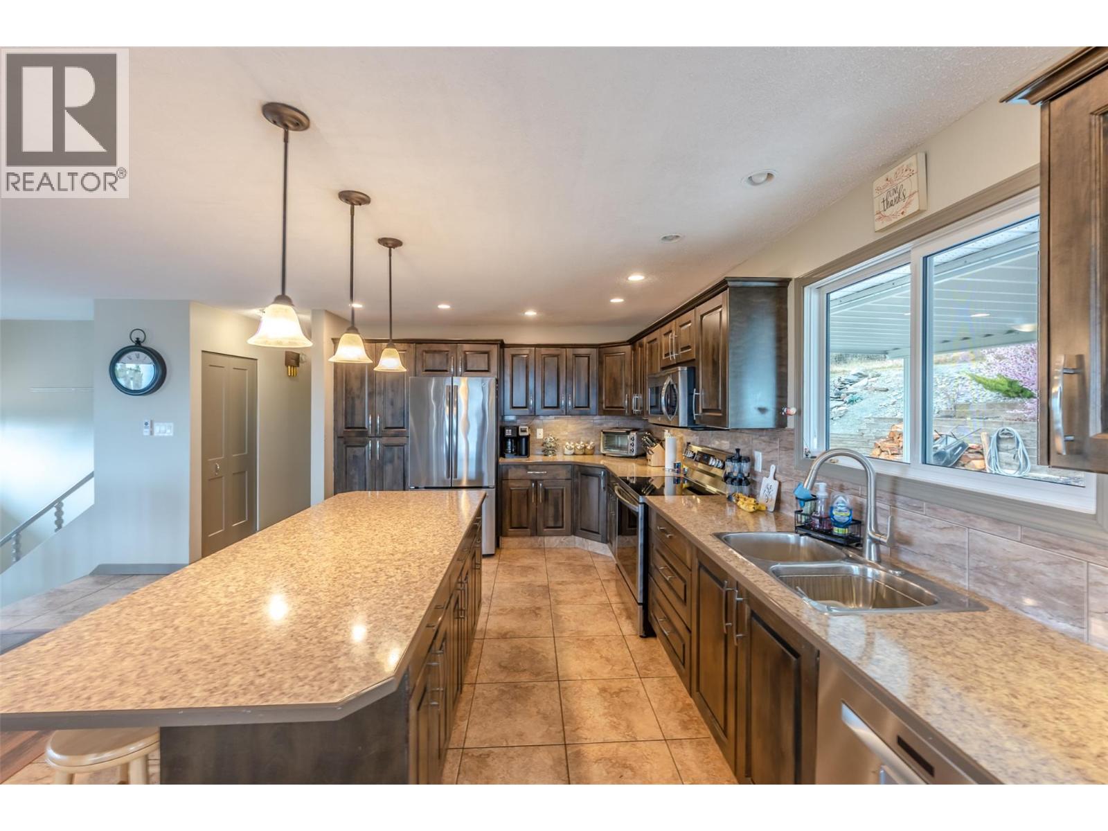 1418 FAIRVIEW Road, Oliver