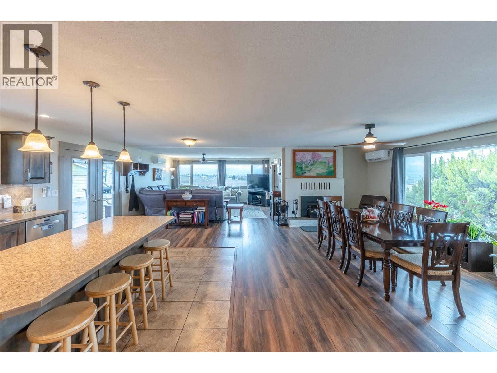 1418 FAIRVIEW Road, Oliver