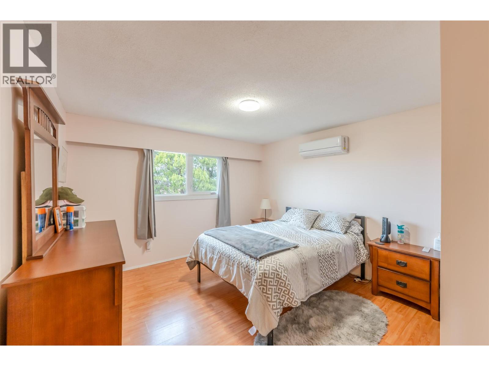 1418 FAIRVIEW Road, Oliver