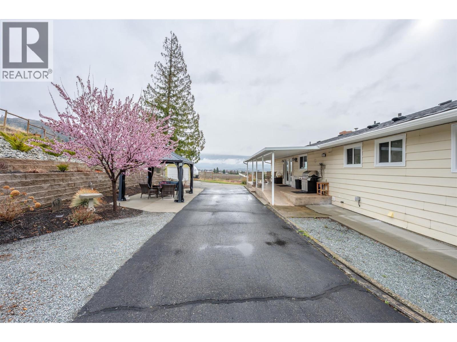 1418 FAIRVIEW Road, Oliver