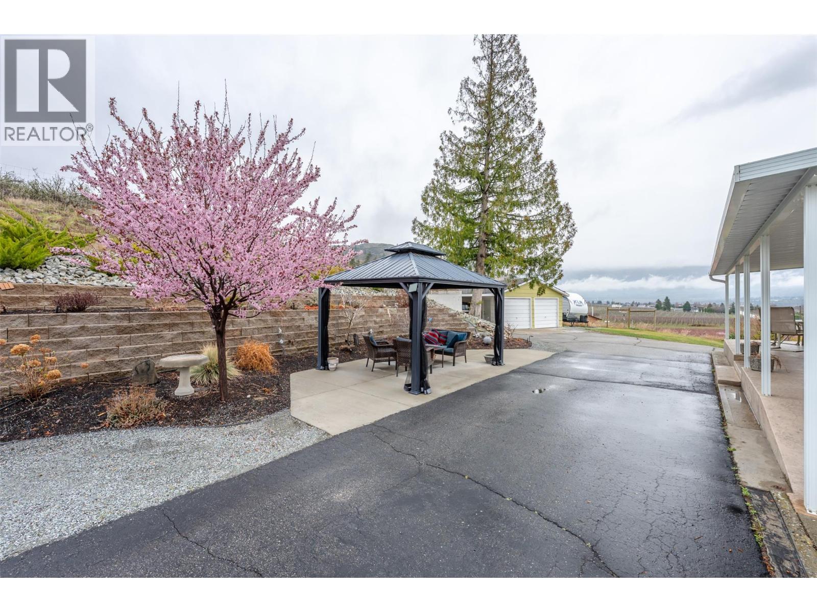 1418 FAIRVIEW Road, Oliver