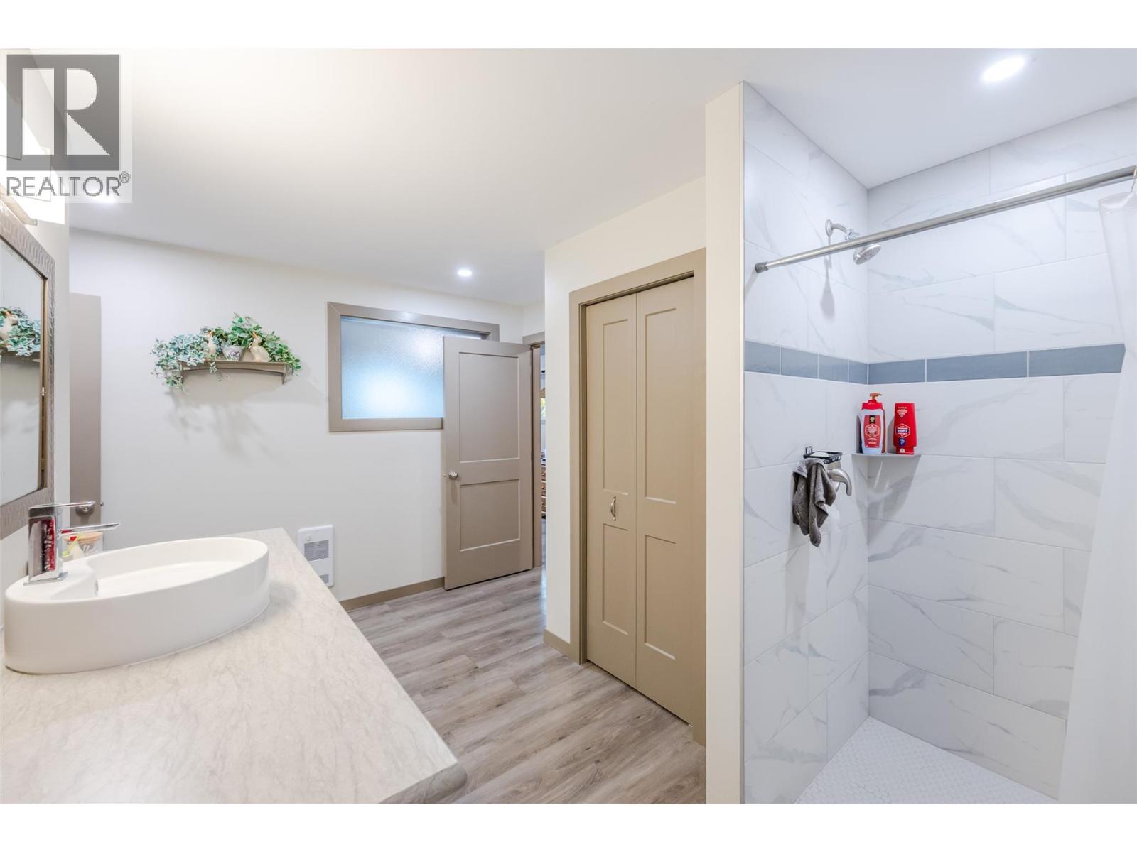 1418 FAIRVIEW Road, Oliver