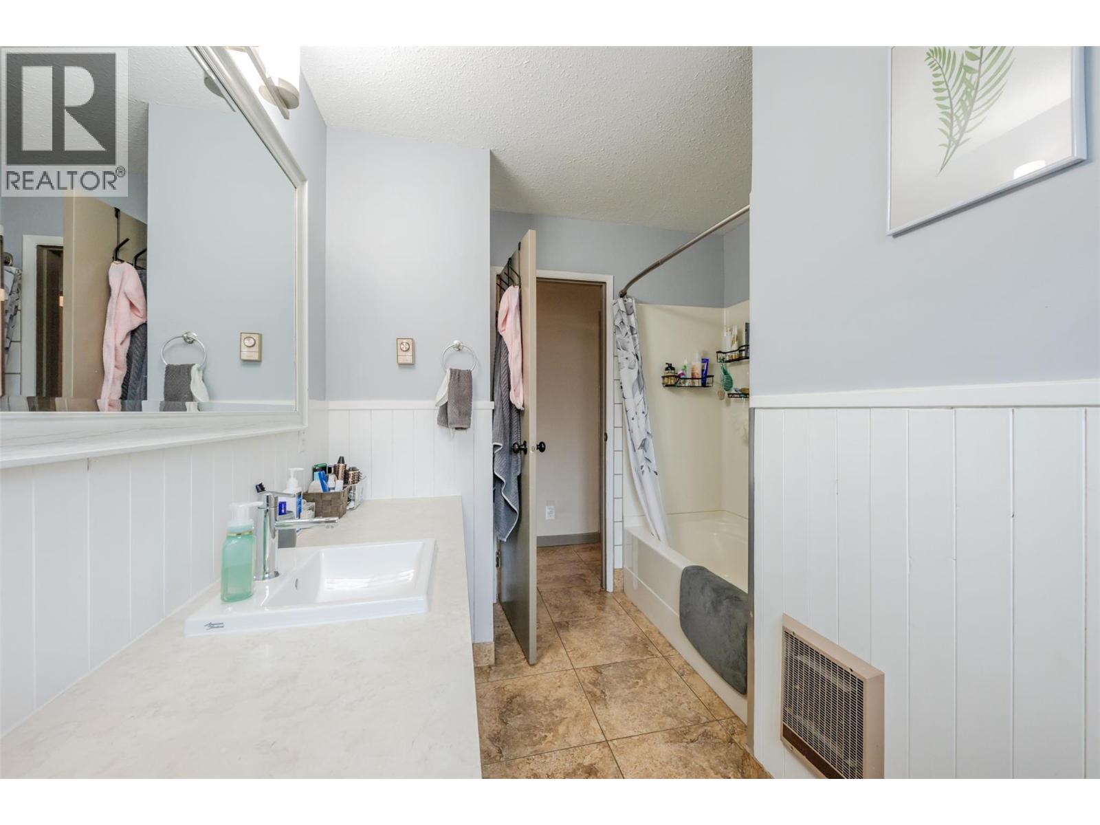 1418 FAIRVIEW Road, Oliver