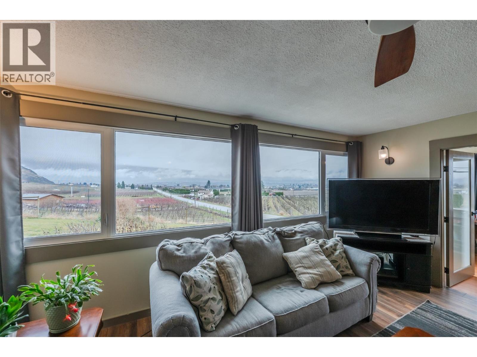 1418 FAIRVIEW Road, Oliver