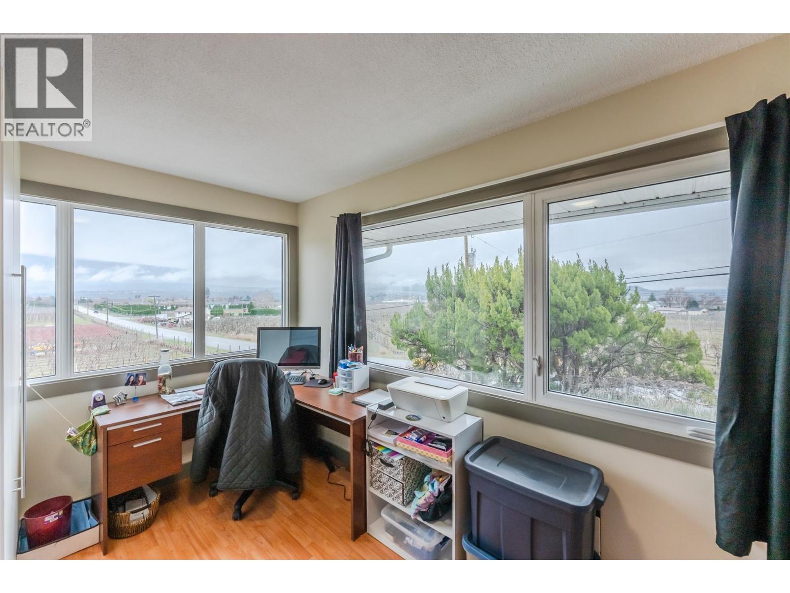 1418 FAIRVIEW Road, Oliver