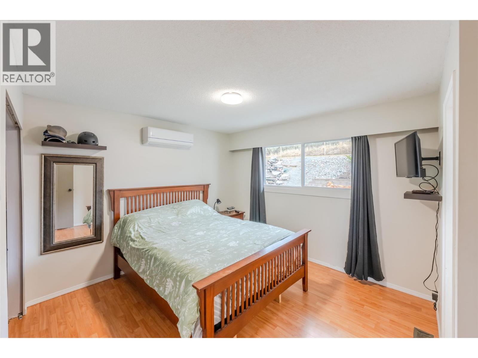 1418 FAIRVIEW Road, Oliver