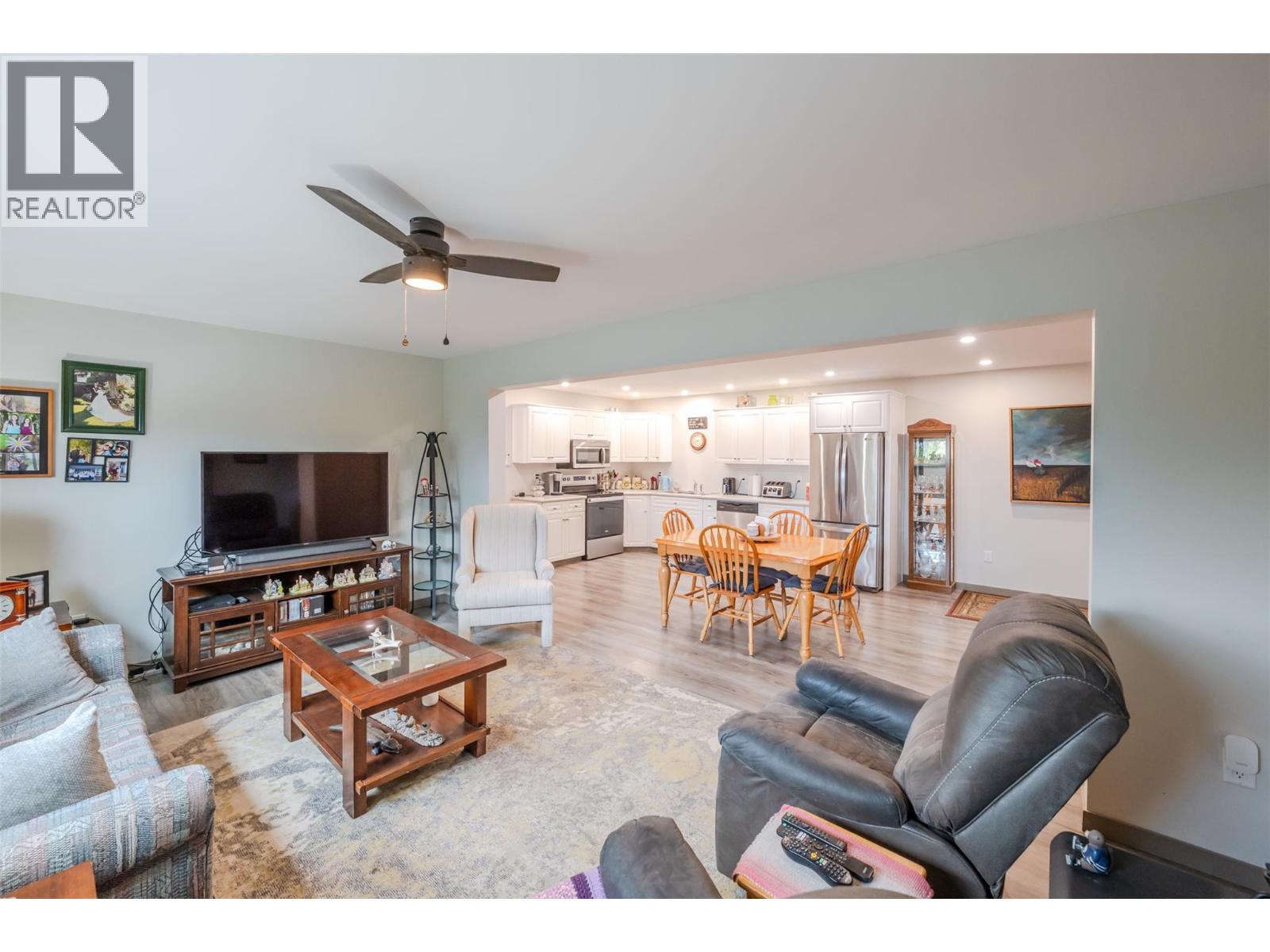 1418 FAIRVIEW Road, Oliver