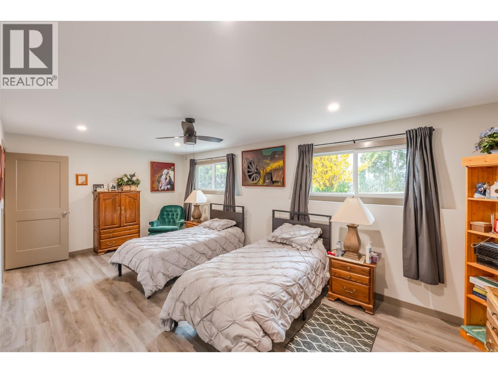 1418 FAIRVIEW Road, Oliver