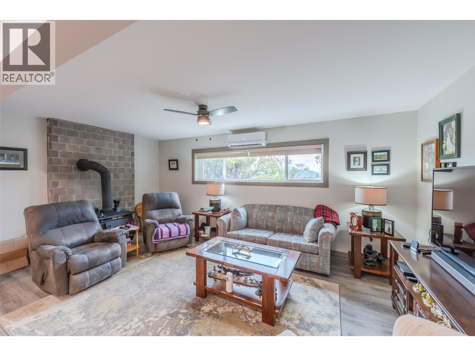 1418 FAIRVIEW Road, Oliver