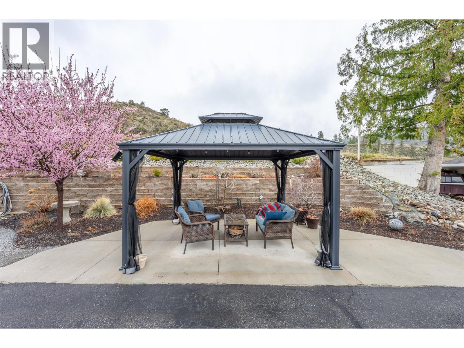 1418 FAIRVIEW Road, Oliver