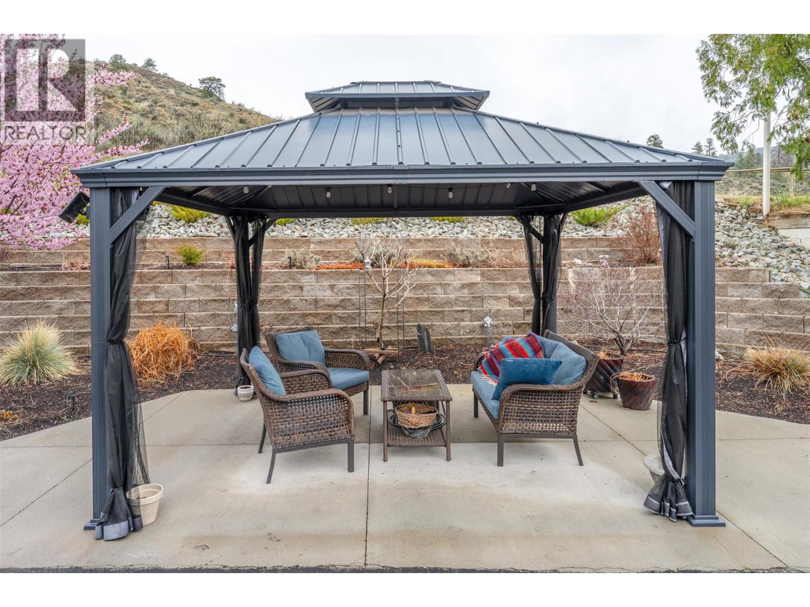 1418 FAIRVIEW Road, Oliver