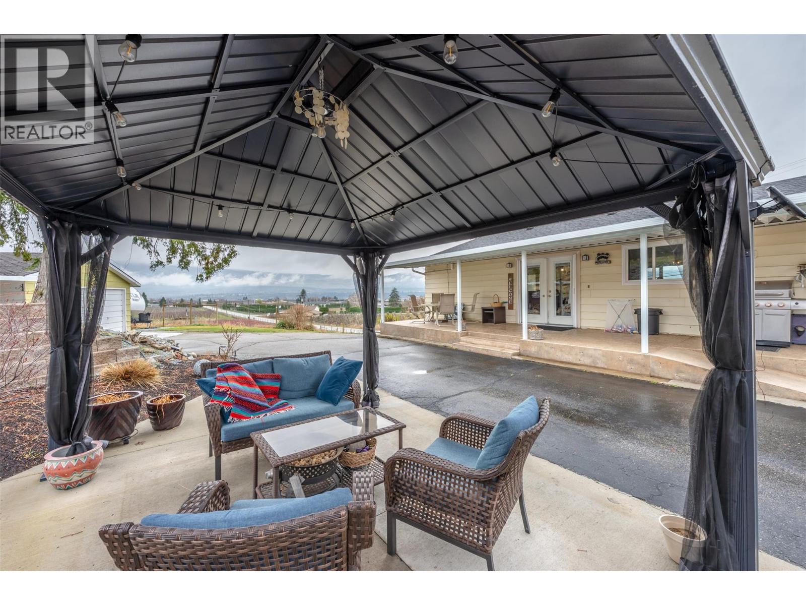 1418 FAIRVIEW Road, Oliver