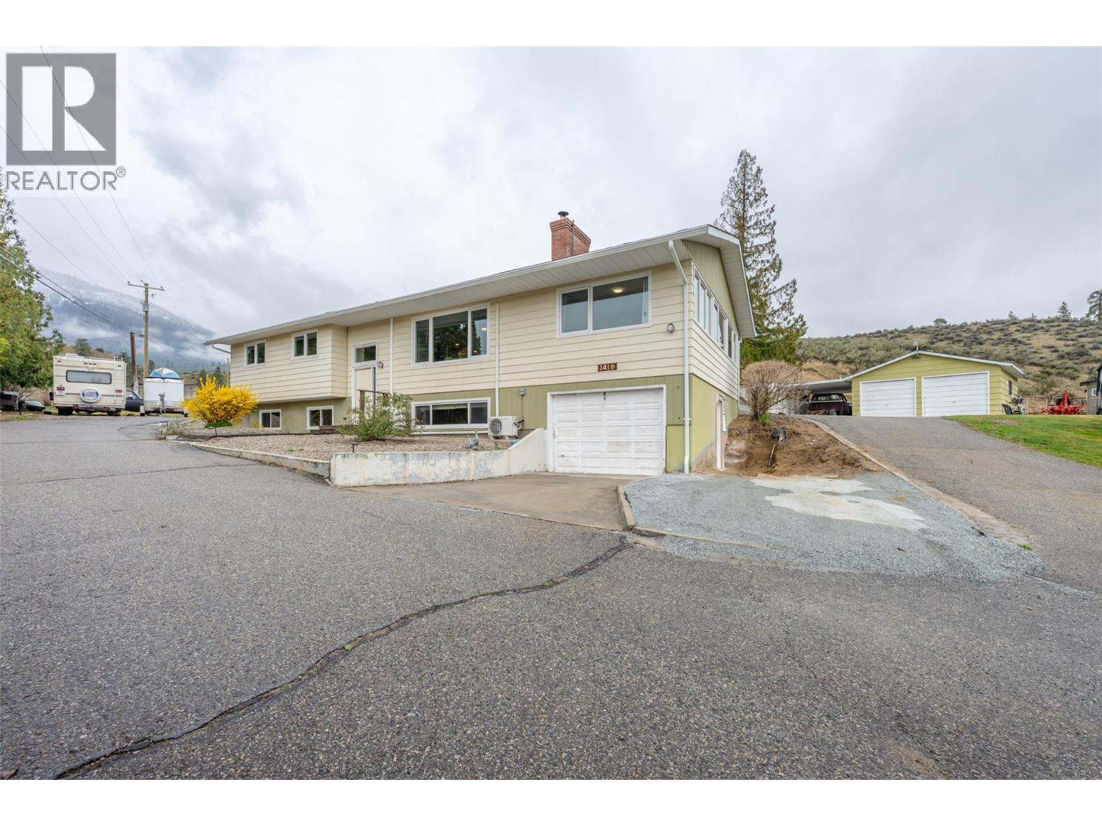 1418 FAIRVIEW Road, Oliver