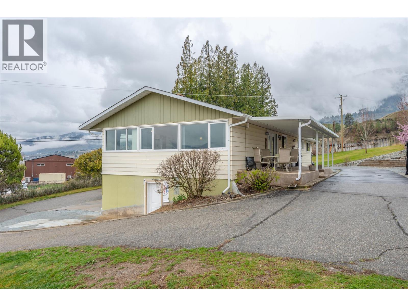 1418 FAIRVIEW Road, Oliver