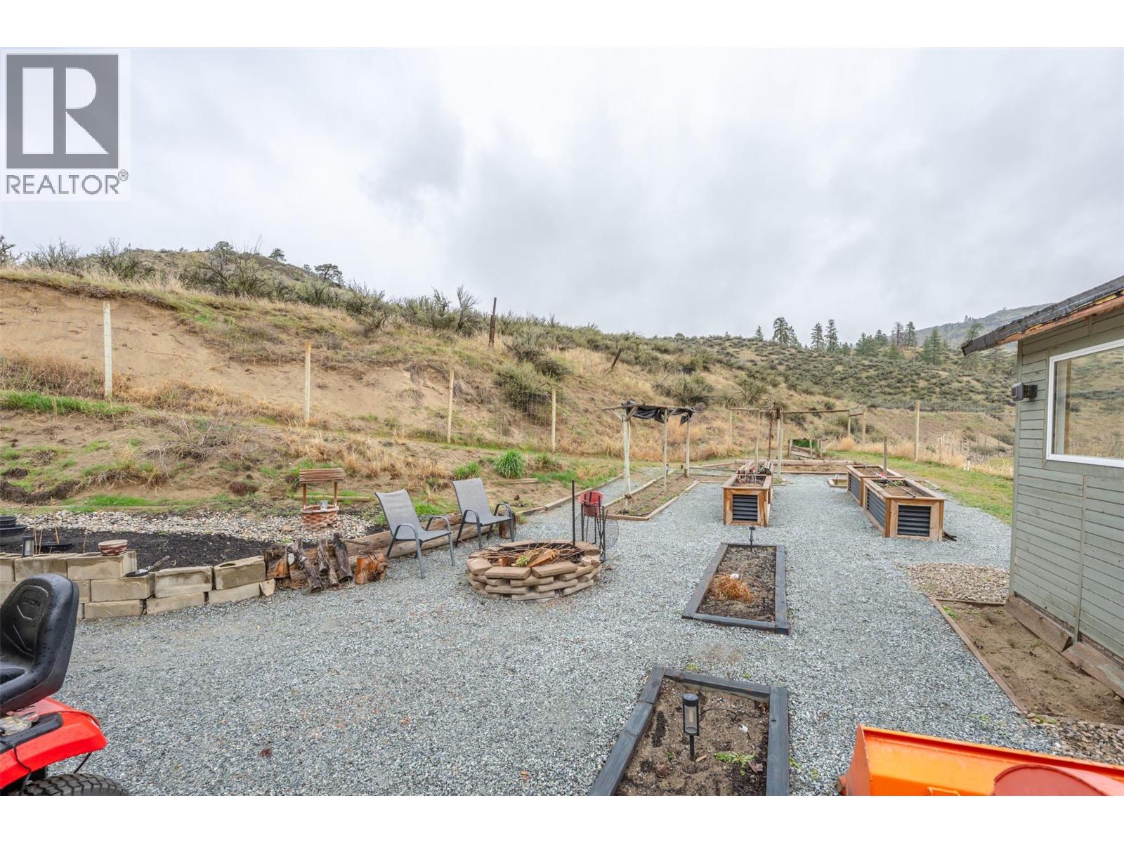 1418 FAIRVIEW Road, Oliver