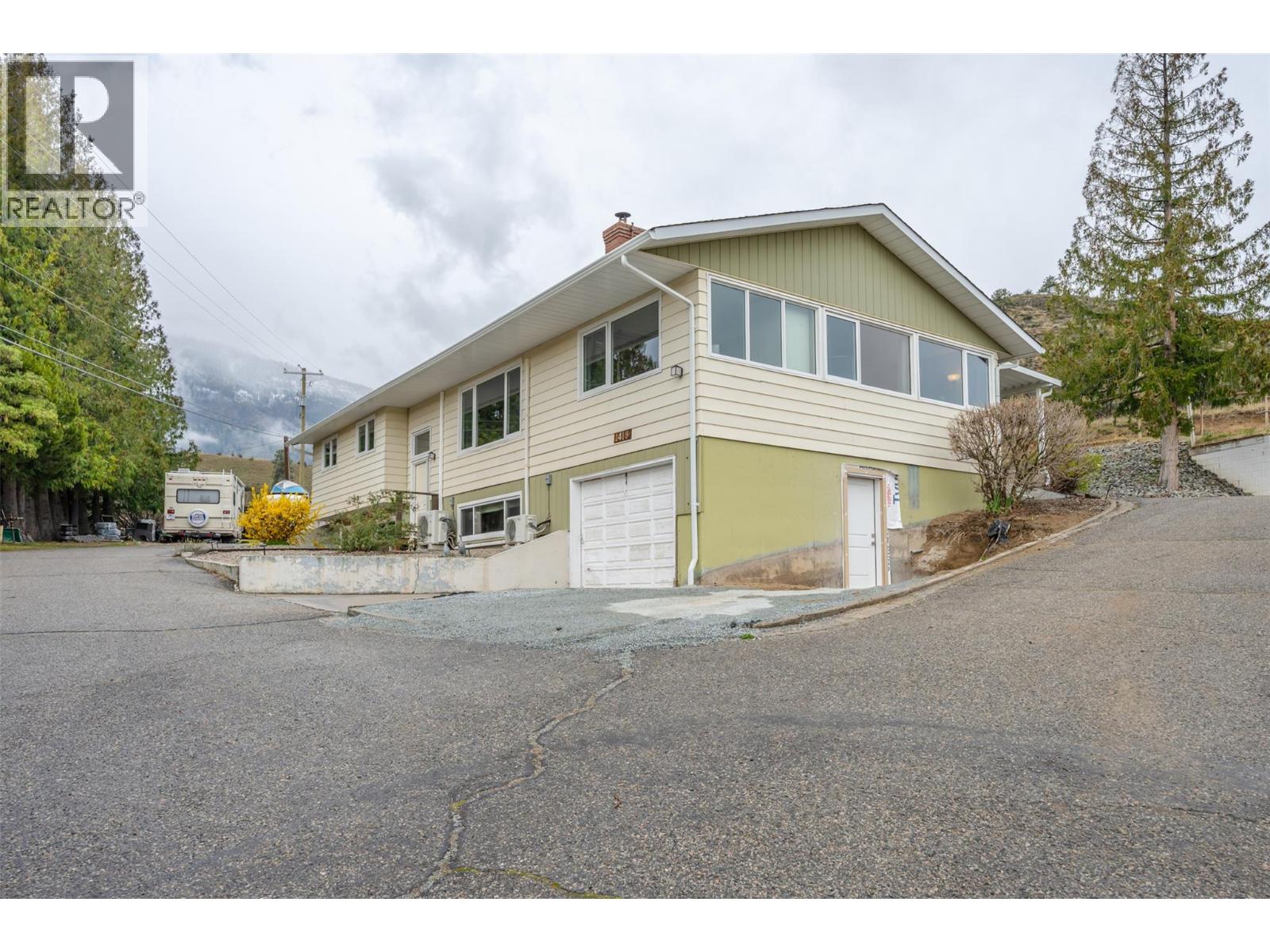 1418 FAIRVIEW Road, Oliver