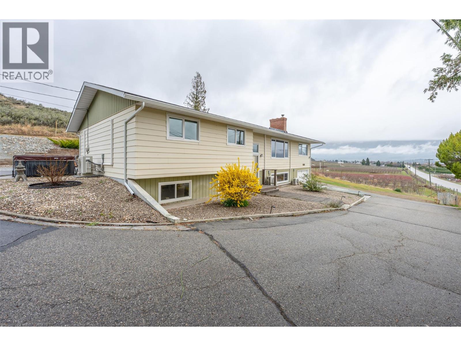 1418 FAIRVIEW Road, Oliver