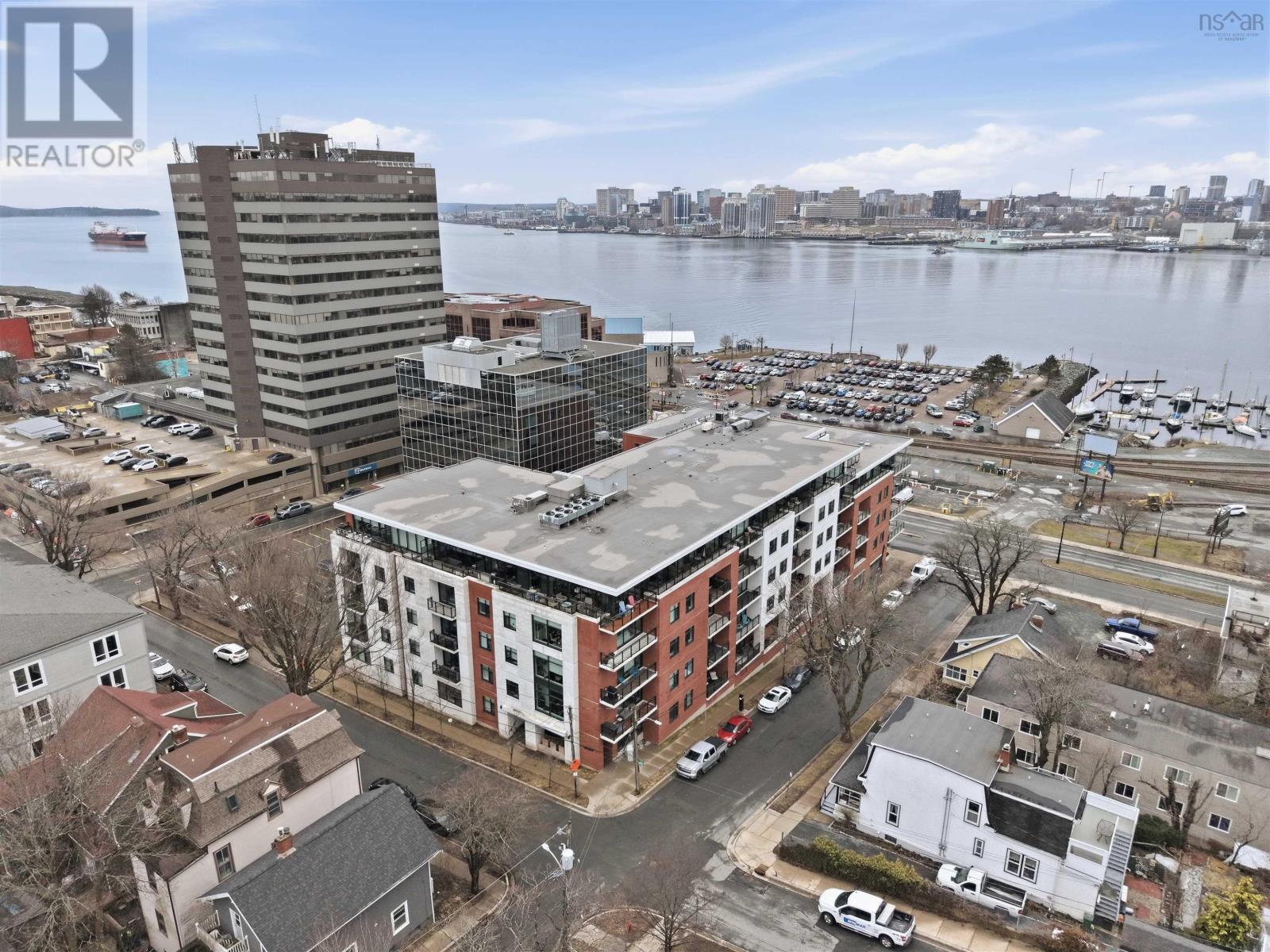 #305 25 ALDERNEY DRIVE - 44