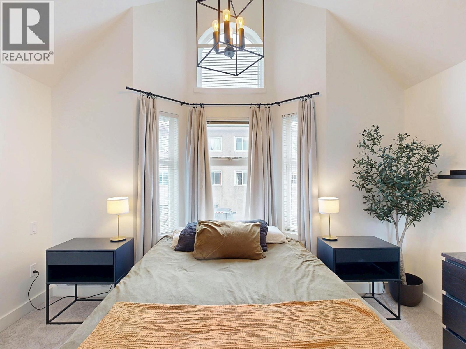 101 1672 E PENDER STREET, Vancouver