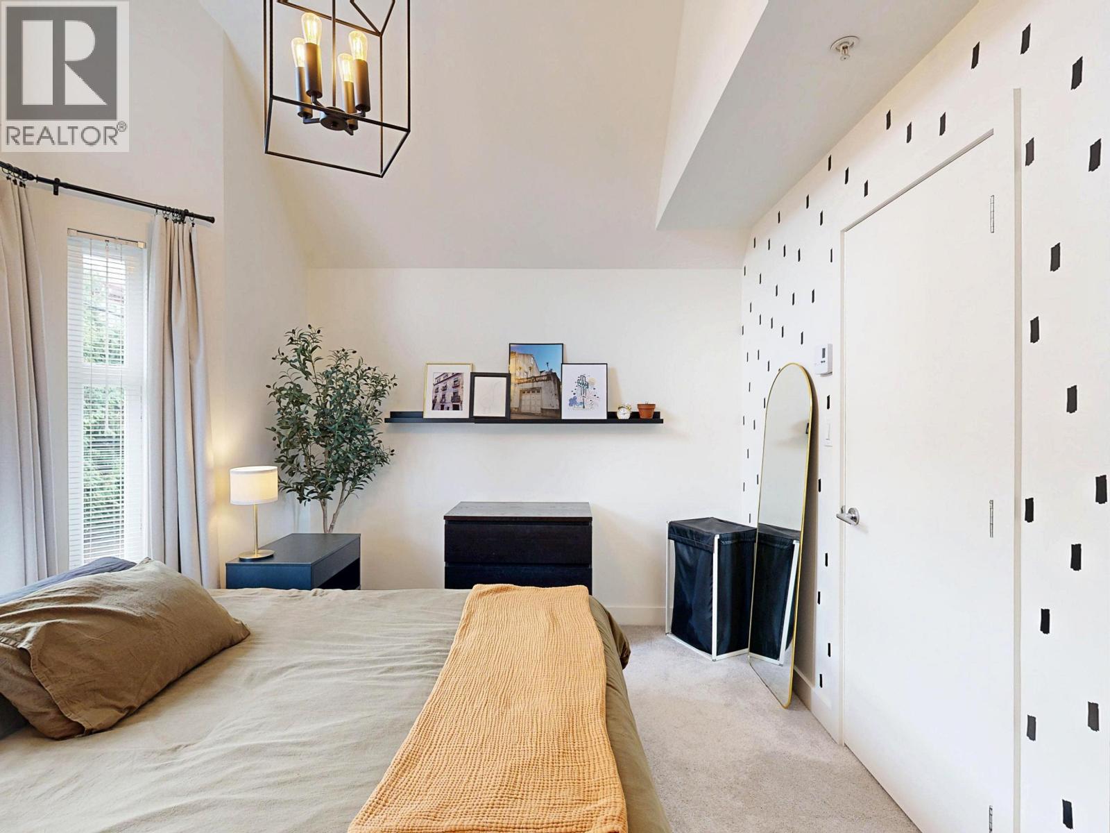 101 1672 E PENDER STREET, Vancouver