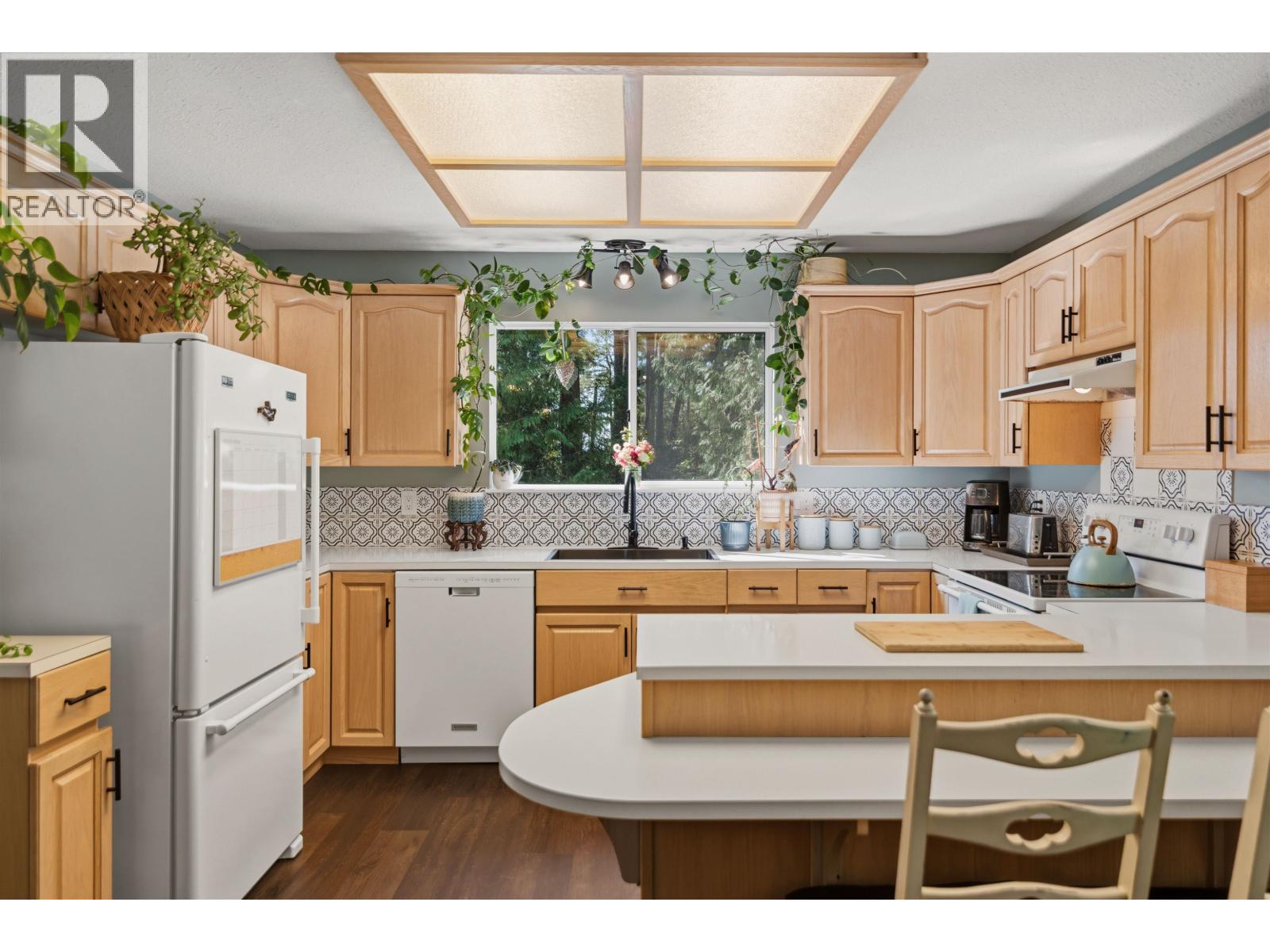 5549 SANS SOUCI ROAD, Halfmoon Bay