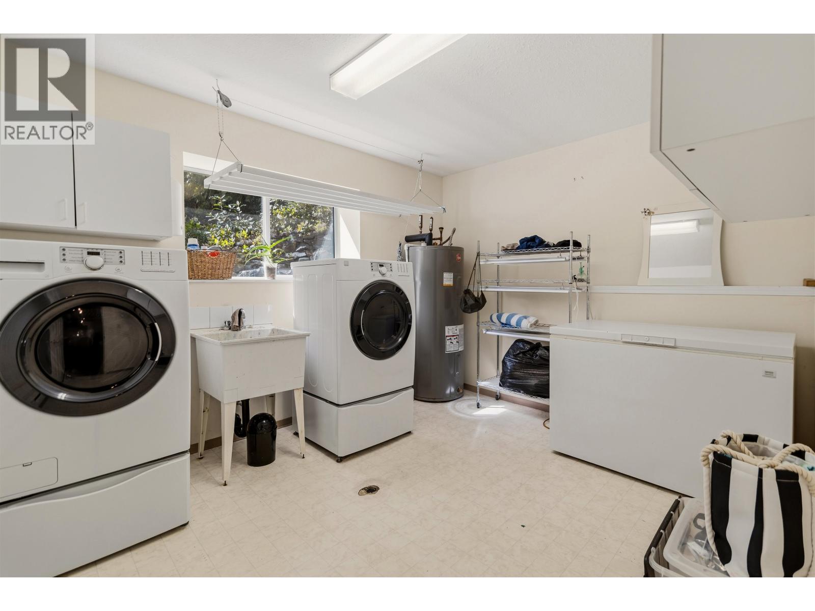 5549 SANS SOUCI ROAD, Halfmoon Bay