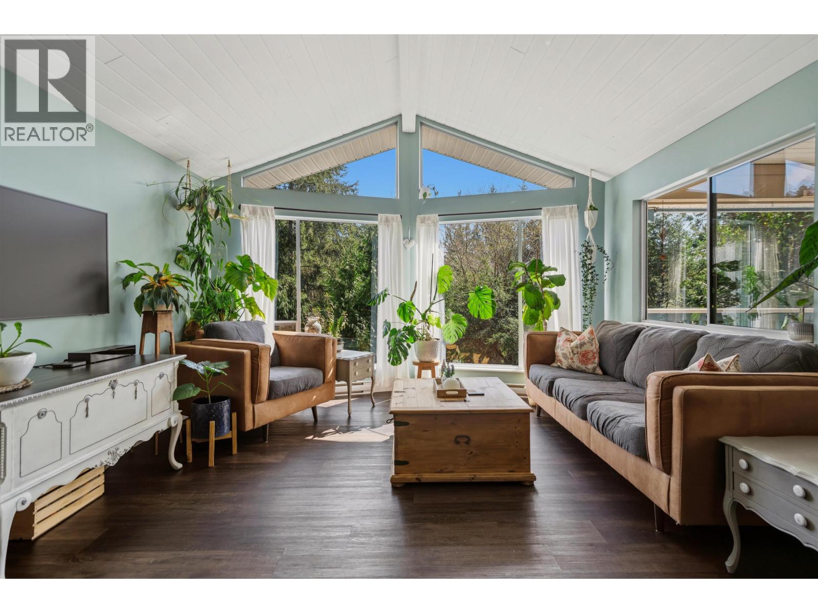 5549 SANS SOUCI ROAD, Halfmoon Bay