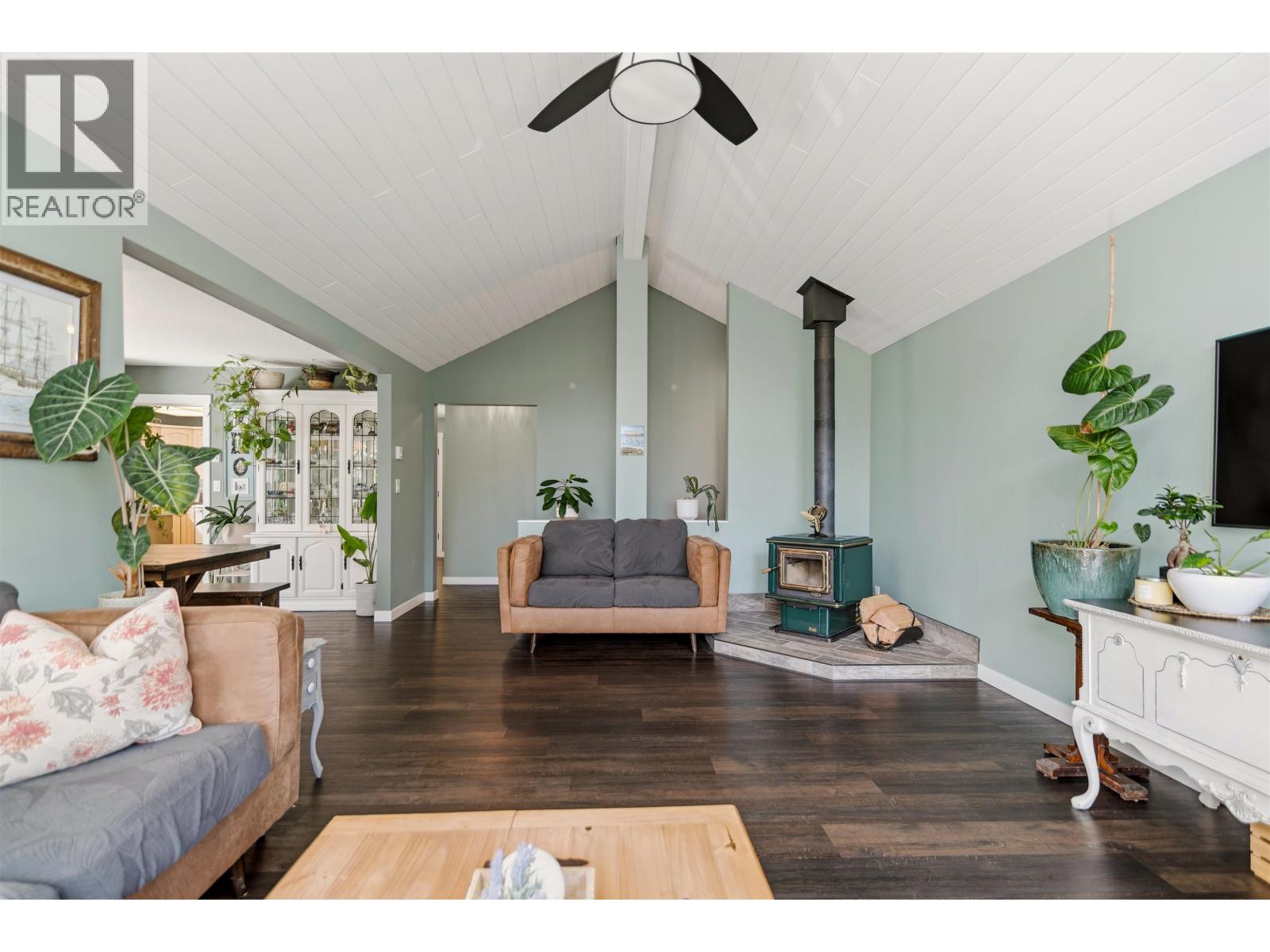 5549 SANS SOUCI ROAD, Halfmoon Bay